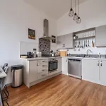 County House Escape - Courtyard & Free Parking Lejlighed York