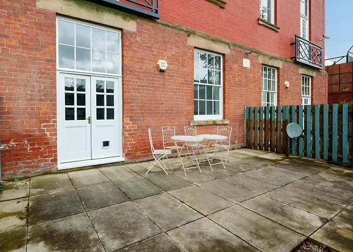 County House Escape - Courtyard & Free Parking * York